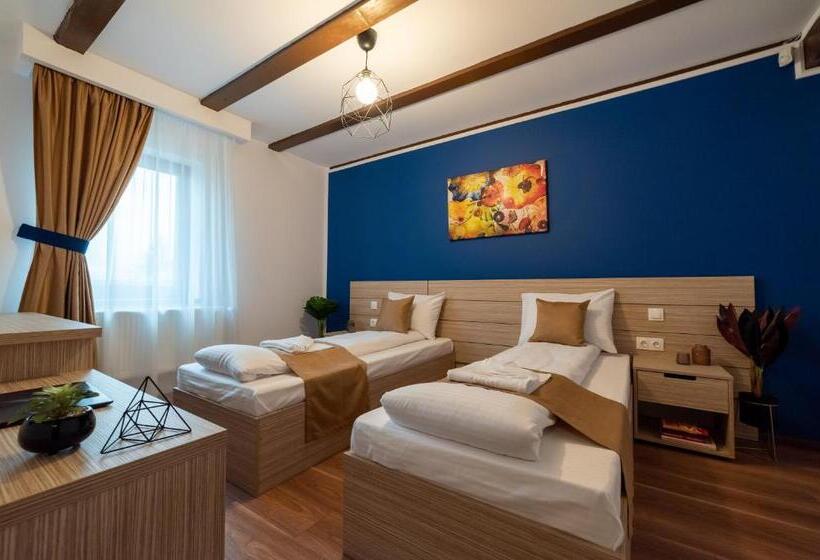 Номер Deluxe, Escala Rooms