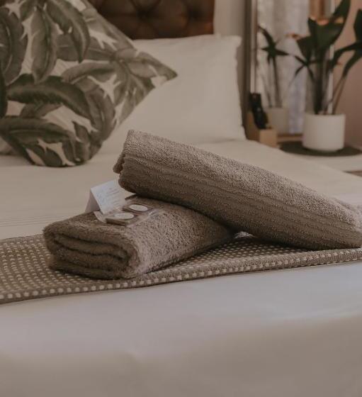Семейный Номер Вид на Сад, Villa Rose Guesthouse & Venue