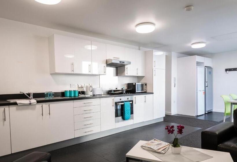 اتاق استاندارد یک نفره, Wenlock Court
