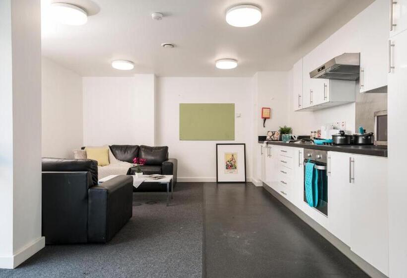 اتاق استاندارد یک نفره, Wenlock Court