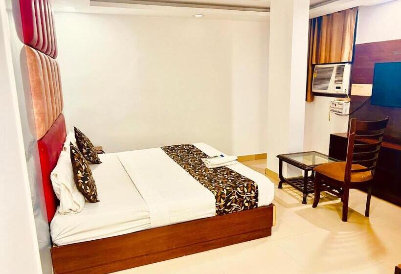 Номер Deluxe Кровать Кинг, King Delhi Airport