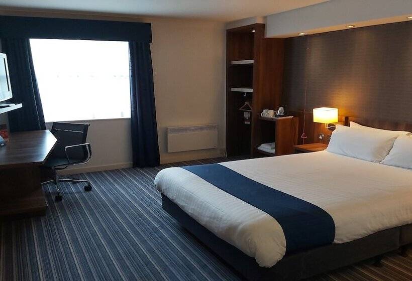Номер Стандарт Адаптированный для Инвалидов, Holiday Inn Express London Gatwick   Crawley By Ihg