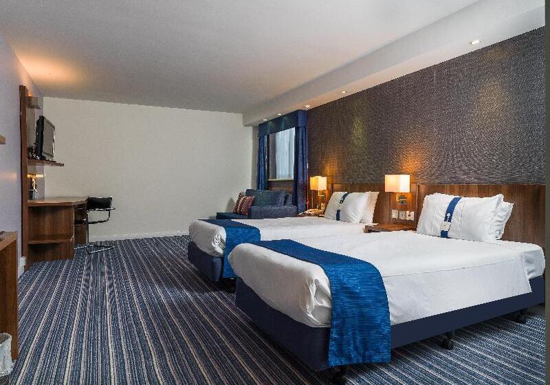 Номер Стандарт Адаптированный для Инвалидов, Holiday Inn Express London Gatwick   Crawley By Ihg