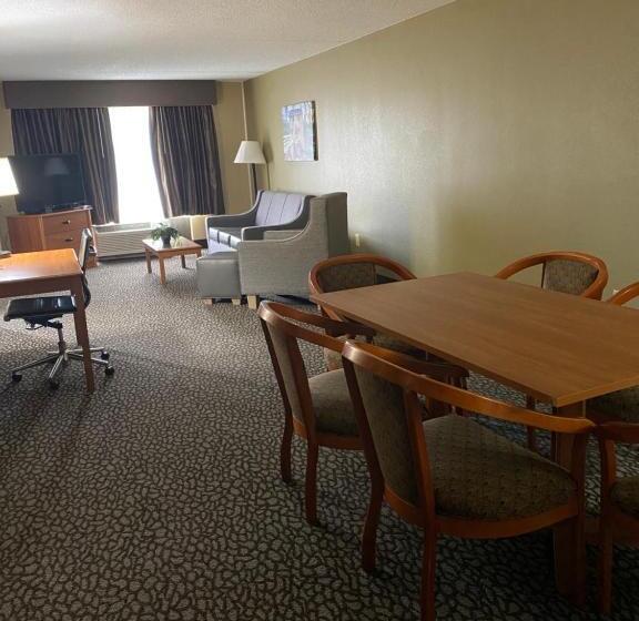 스위트 킹사이즈 침대, Wingate By Wyndham Little Rock