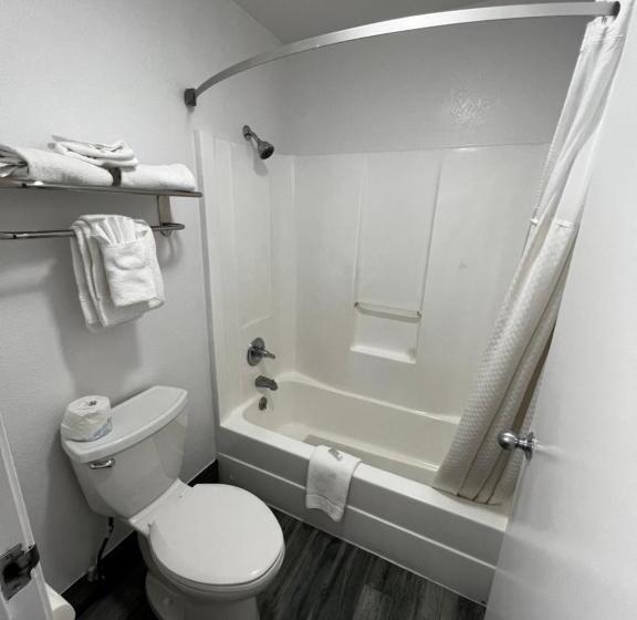 适合残疾人使用的标准间, Studio 6 Flagstaff Az
