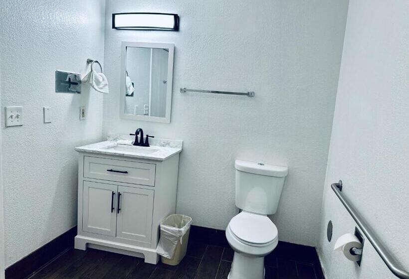 带大床的标准间, Studio 6 Flagstaff Az