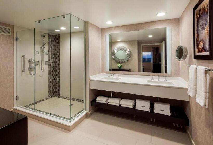 Люкс Кровать Кинг, The Westin Southfield Detroit