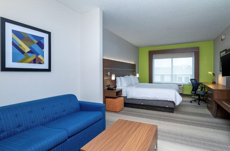 Люкс Кровать Кинг, Holiday Inn Express Hotel & Suites Woodbridge, An Ihg
