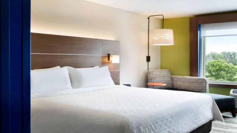 Номер Стандарт Кровать Кинг Адаптированный для Инвалидов, Holiday Inn Express Hotel & Suites Woodbridge, An Ihg