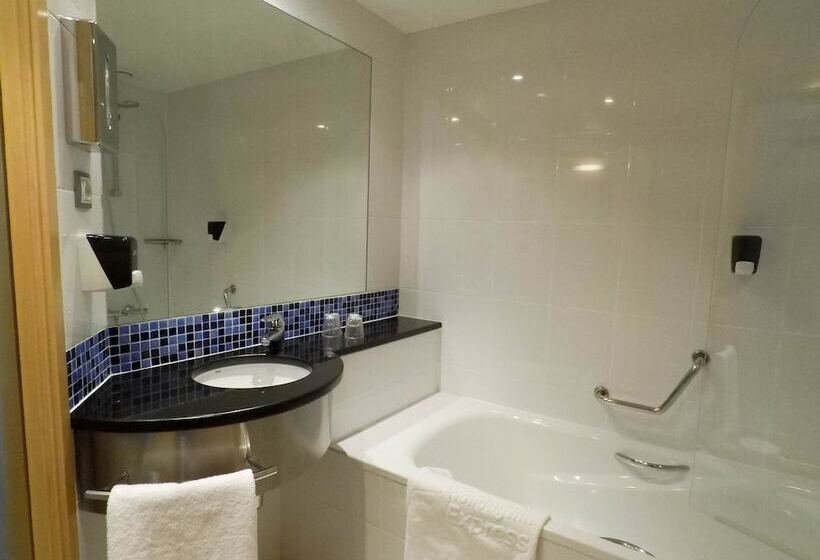 Номер Стандарт, Holiday Inn Express Pamplona, An Ihg