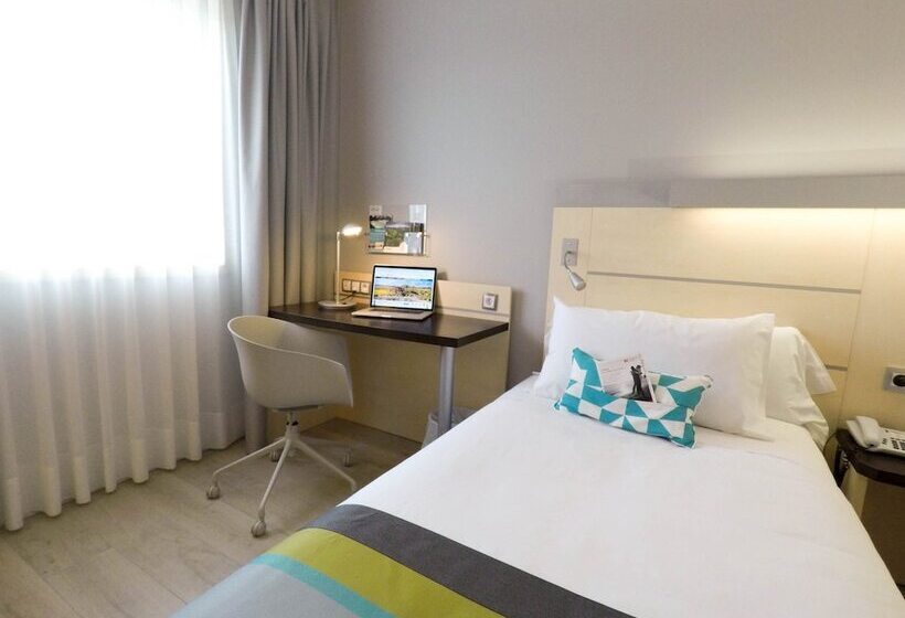 Номер Стандарт, Holiday Inn Express Pamplona, An Ihg
