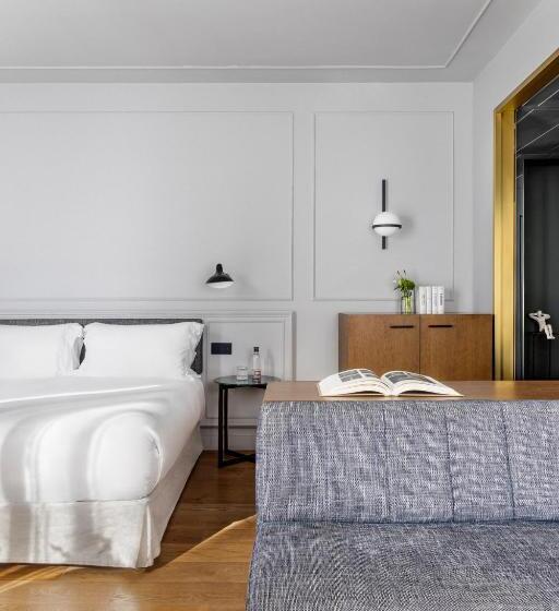 سوییت جونیور, Tótem Madrid, A Small Luxury Hotel Of The World