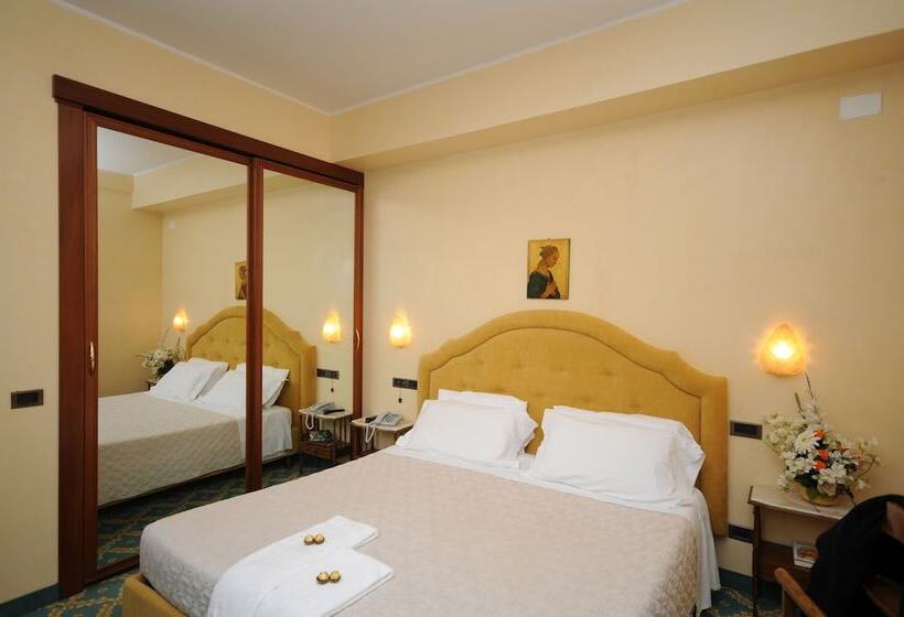 Номер Комфорт, Grand Hotel Excelsior