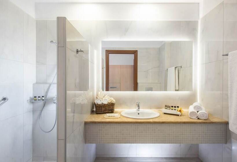 Люкс Семейный 2 Спальни, Blue Bay Resort