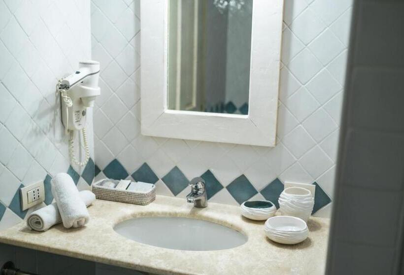 اتاق استاندارد سه نفره, Borgo Antico San Pantaleo