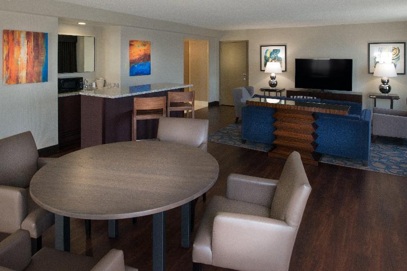 带大床的套房, Holiday Inn St Louis Downtown/convention Center, An Ihg