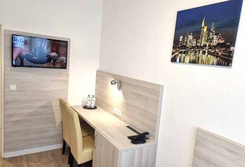 스탠다드 트리플 룸, Adler Hotel Frankfurt