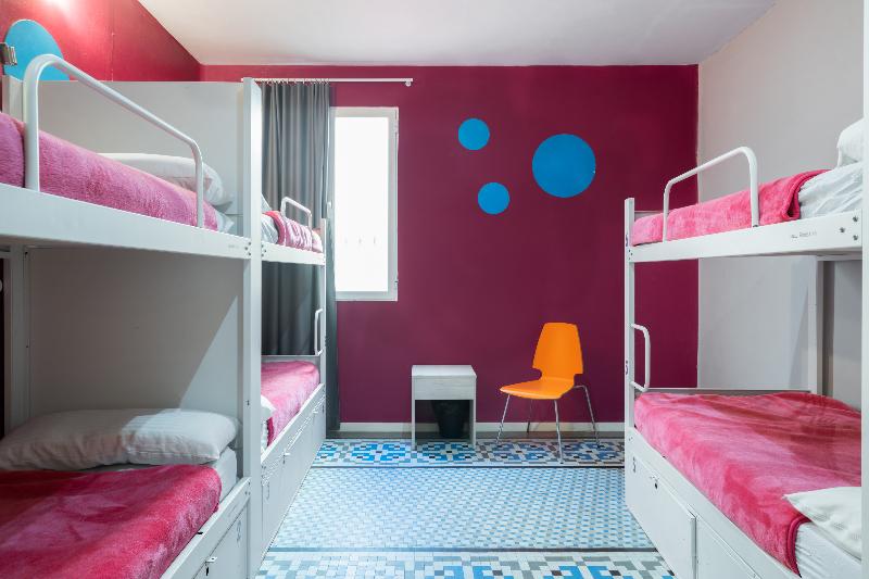 سرير فى غرفة مشتركة مزودة بحمام مشترك, Purple Nest Hostel