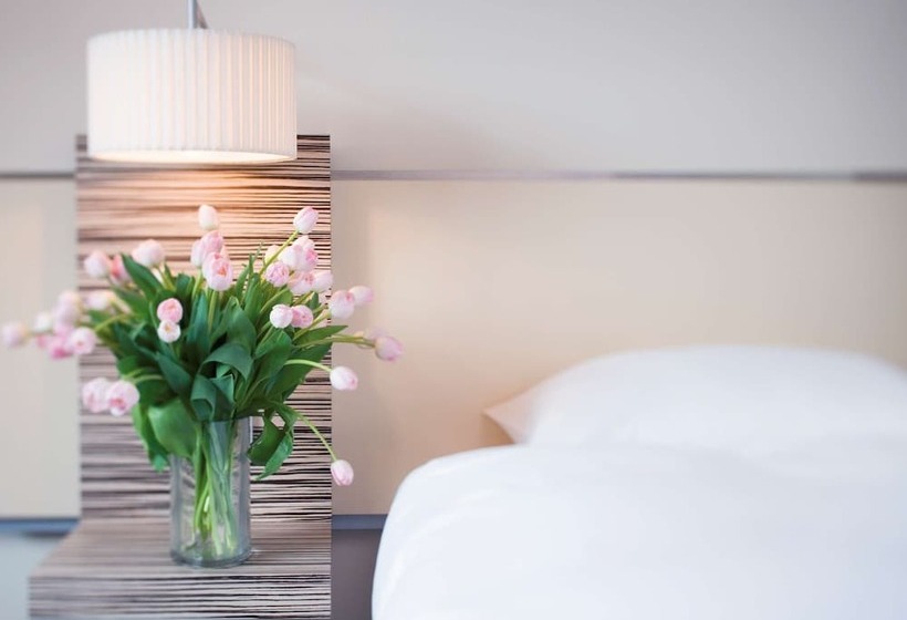 Номер Superior с Видом, Mövenpick Hotel Amsterdam City Centre