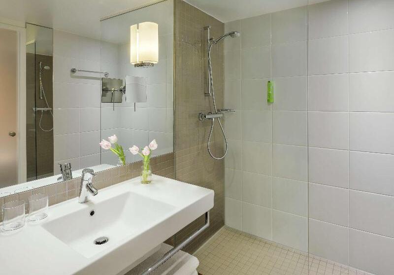 Superior Room, Mövenpick Hotel Amsterdam City Centre