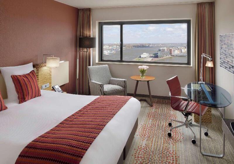 Executive Room, Mövenpick Hotel Amsterdam City Centre