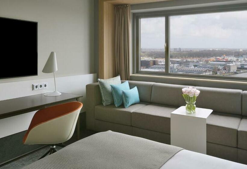 带大床的高级房间, Mövenpick Hotel Amsterdam City Centre