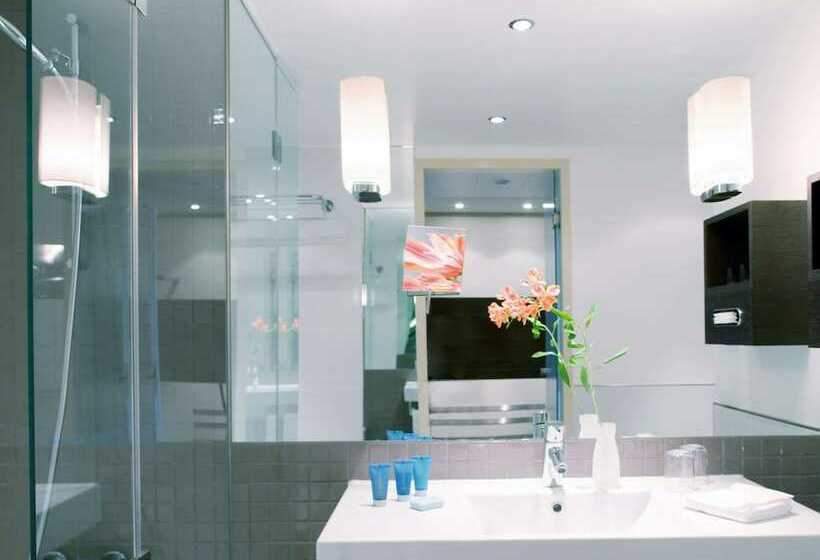 带观景的高级间, Mövenpick Hotel Amsterdam City Centre