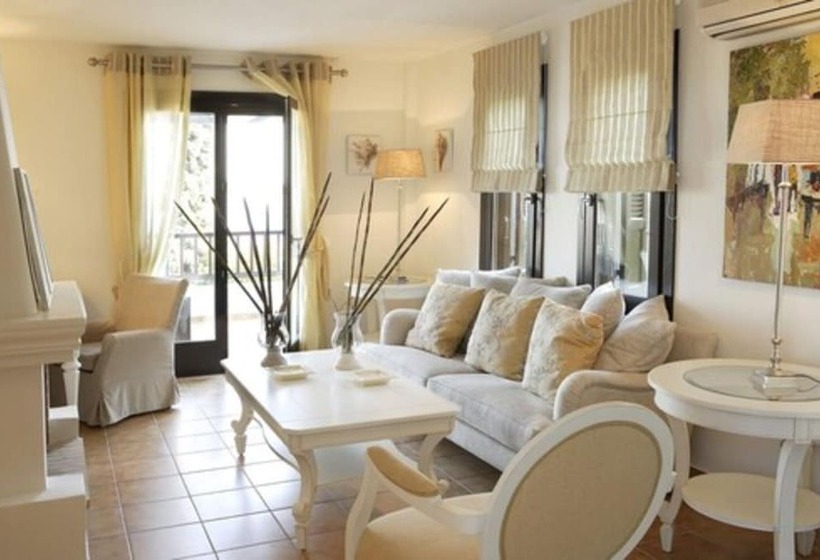 سوییت, Aegean Suites, Santikos Collection