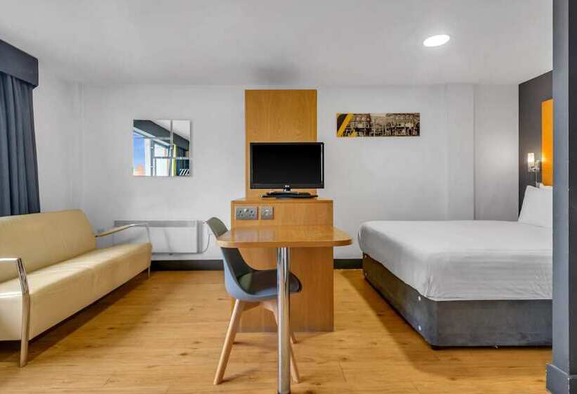 Студия Стандарт, Roomzzz Leeds City West
