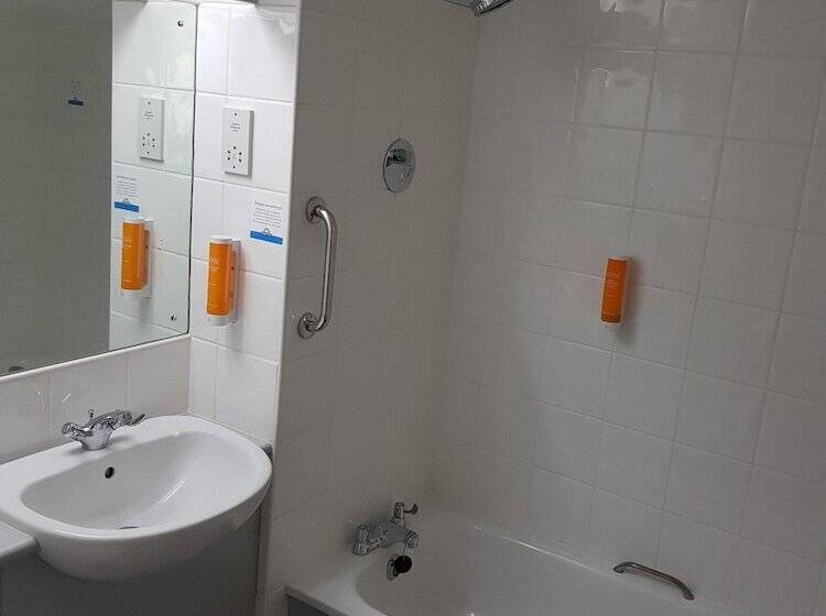 Номер Стандарт, Days Inn Hotel Membury
