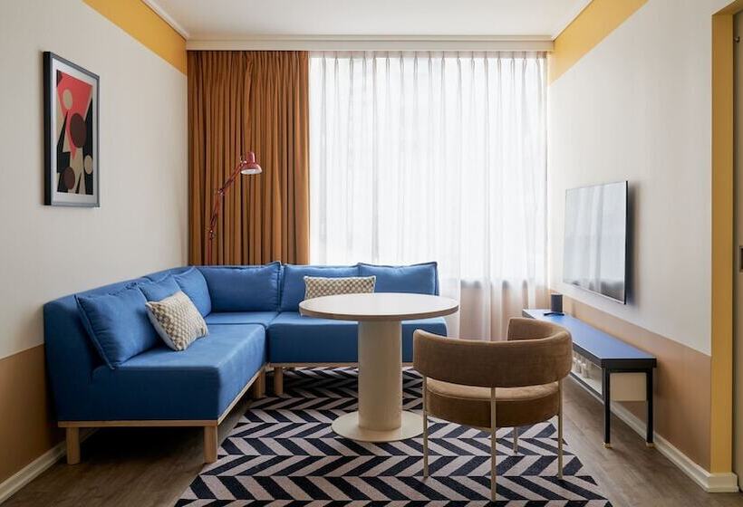 Люкс, Laneways By Ovolo