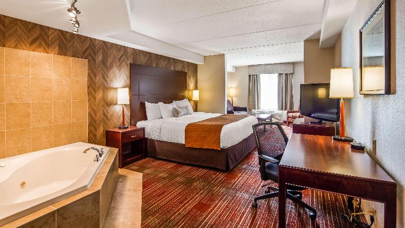 带大床的套房, Best Western Plus Muskoka Inn