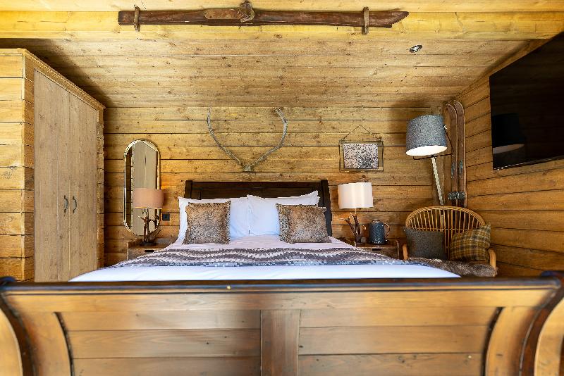 Люкс, Clementine S Guest House