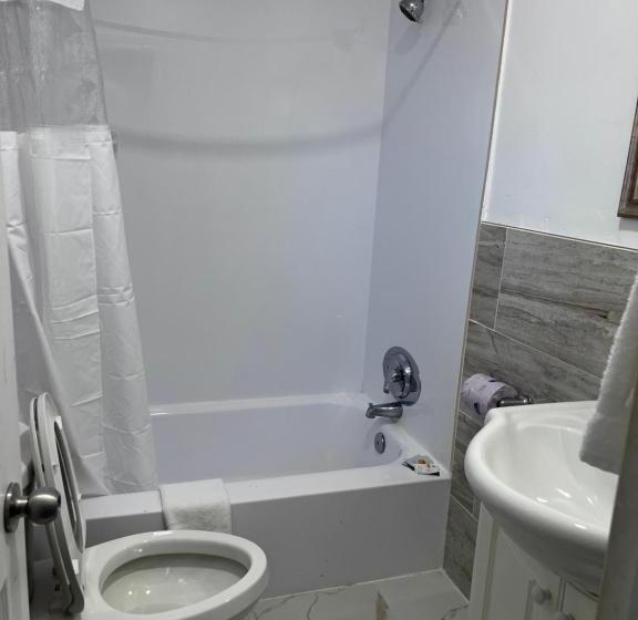 带2个双人床的标准工作室, Knights Inn   Park Villa Motel, Midland