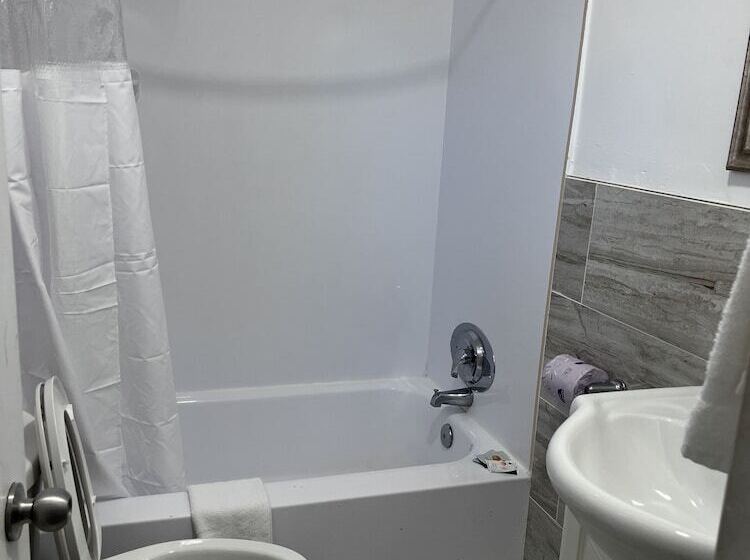 带2个双人床的标准工作室, Knights Inn   Park Villa Motel, Midland