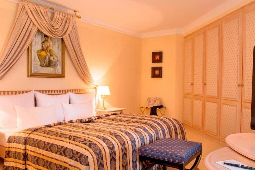 Полулюкс, Victor S Residenz Hotel Schloss Berg