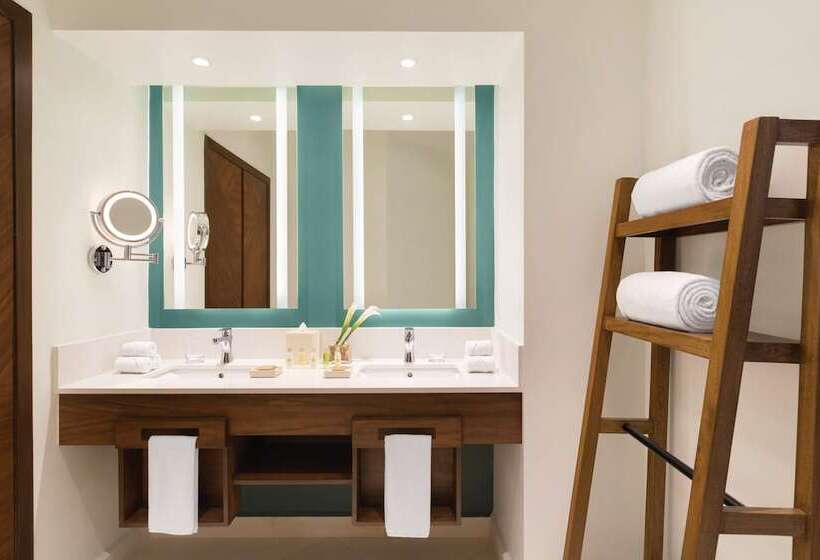 سوییت جونیور با چشم‌انداز دریا, Hilton Playa Del Carmen, An All Inclusive Adult Only Resort