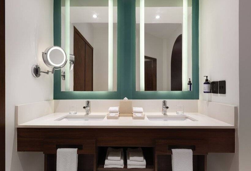 سوییت جونیور با چشم‌انداز استخر, Hilton Playa Del Carmen, An All Inclusive Adult Only Resort