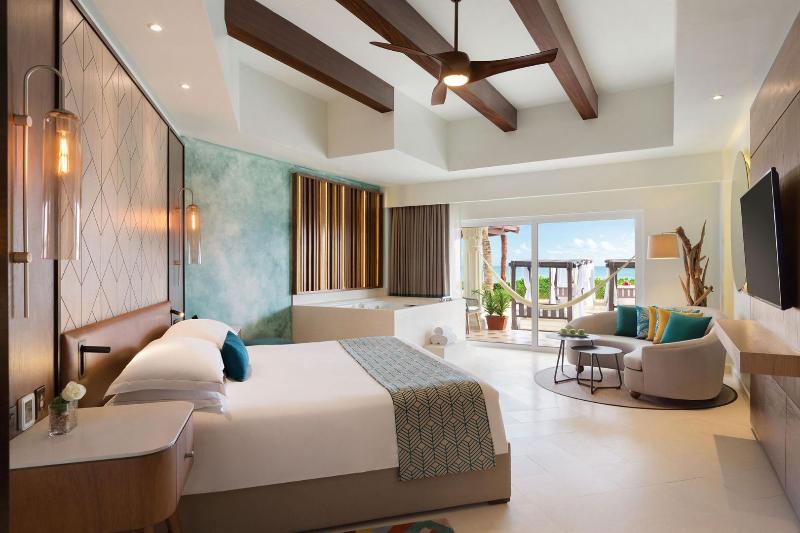 سوییت جونیور با چشم‌انداز دریا, Hilton Playa Del Carmen, An All Inclusive Adult Only Resort