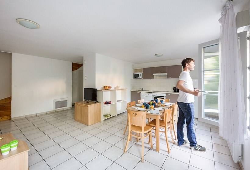 Апартаменты 3 Спальни, Garden & City Lyon  Lissieu