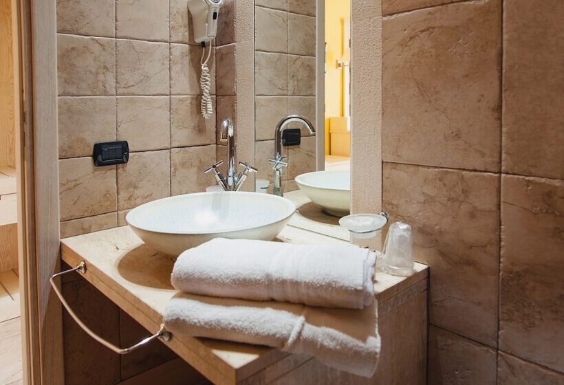 اتاق استاندارد سه نفره, Villa Zina Family Resort