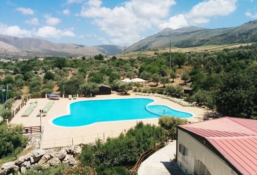 اتاق استاندارد با چشم‌انداز استخر, Villa Zina Family Resort