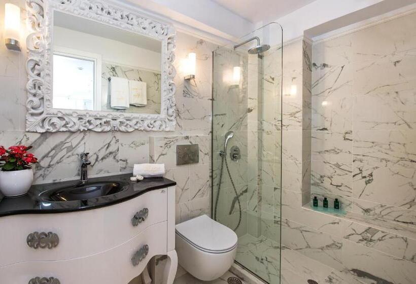 Королевский Люкс, Athina Luxury Suites