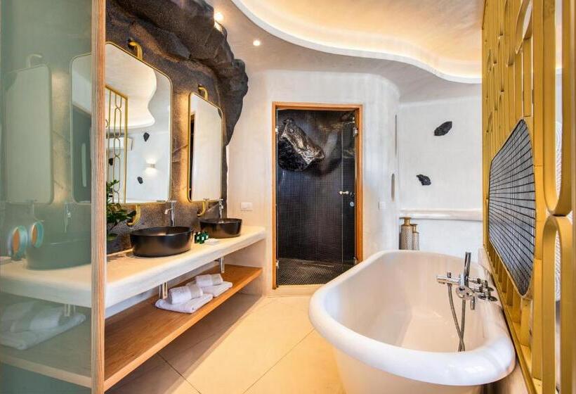 Superior suite with view, Athina Luxury Suites