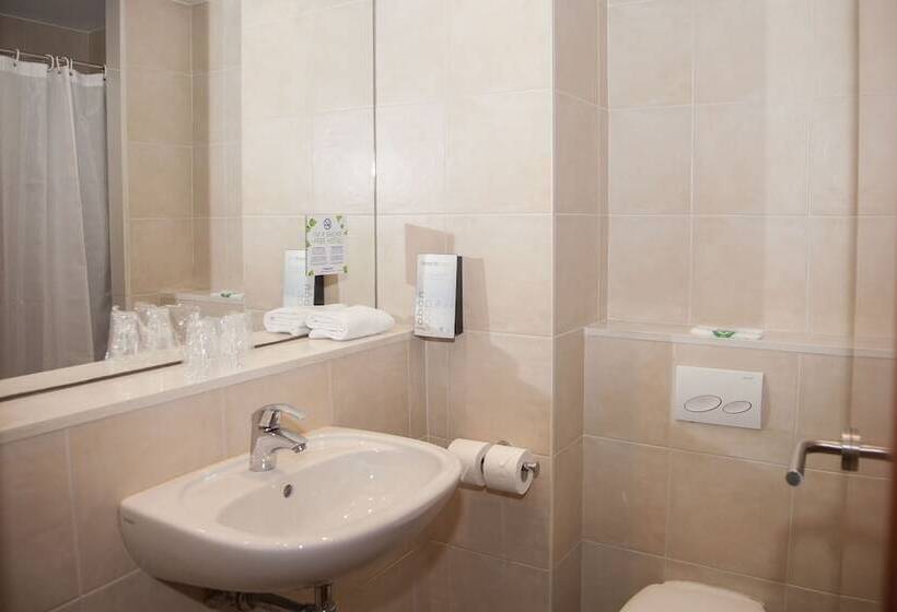 Номер Стандарт, Travelodge Barcelona Cornella Fira