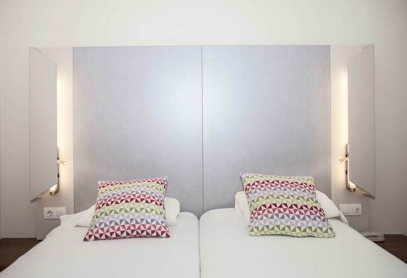 Quarto Estandar, Travelodge Barcelona Cornella Fira