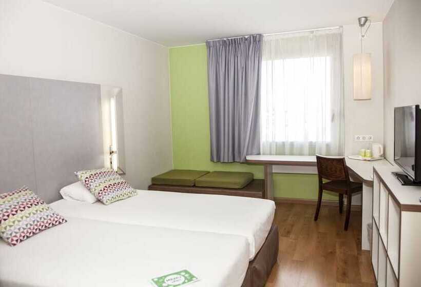 Quarto Estandar, Travelodge Barcelona Cornella Fira