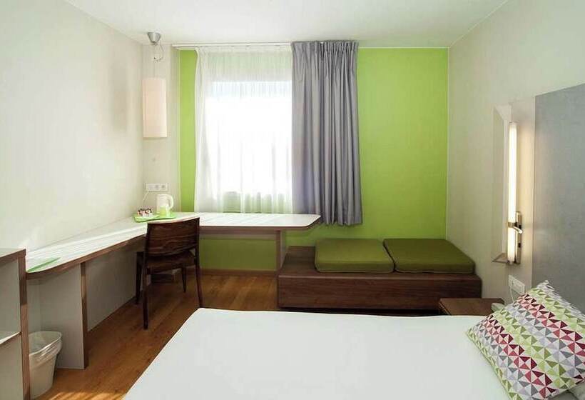 Номер Стандарт, Travelodge Barcelona Cornella Fira