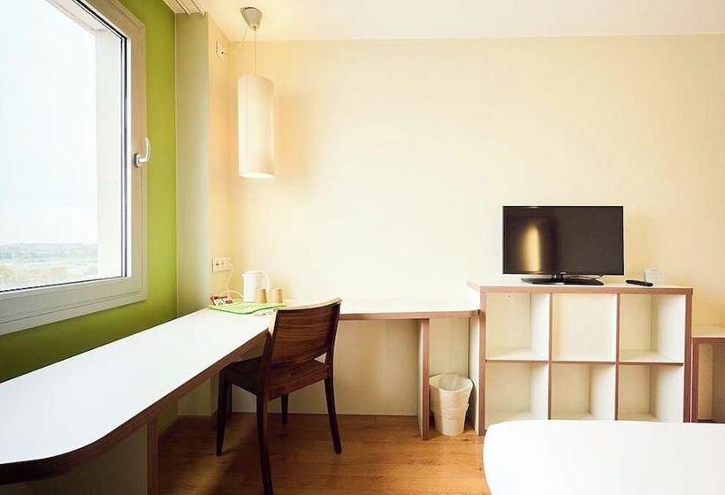 Номер Стандарт Трехместный, Travelodge Barcelona Cornella Fira