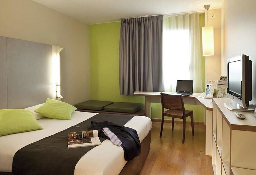 Quarto Triplo Estandar, Travelodge Barcelona Cornella Fira